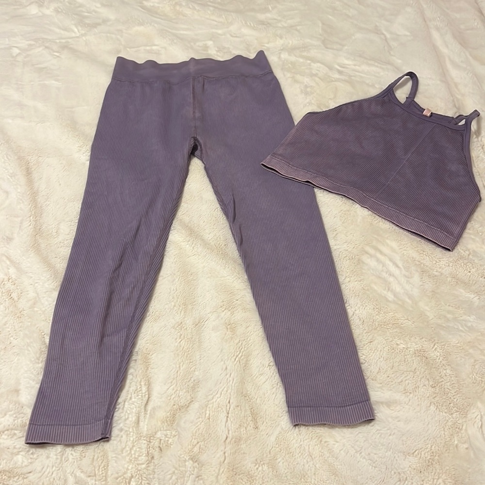 So yoga pant and top set pant size m, top size xl